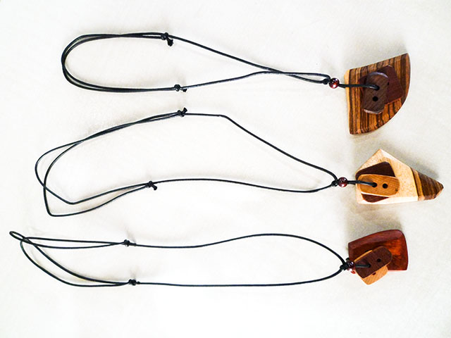 手作りウッドビーズで作るペンダント